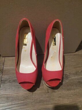 Shoes: High Heels/Stilettos
